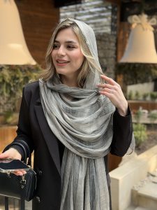 خرید شال حریر نخی آلیس با طراحی سبک و خنک برای روزهای گرم