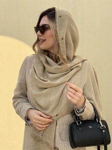 خرید شال نخی پرچ‌دار، مناسب استایل مجلسی و روزمره