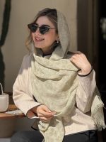 انتخابی ایدهآل برای فصل تابستان، شال نخی لئوپارد برای راحتی و شیک بودن