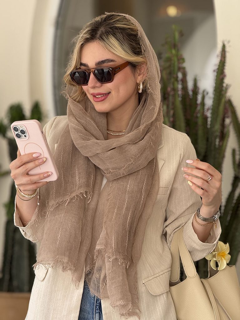 شال لینن: مزایای این جنس شال و نکات خرید آن