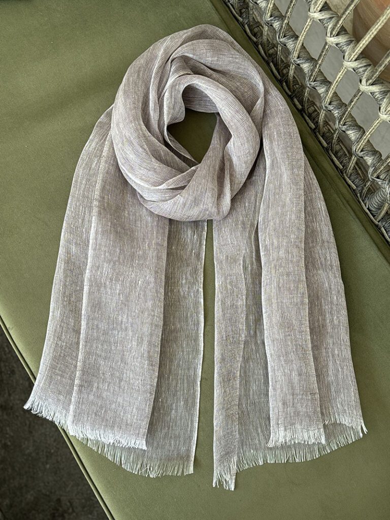 عکس شال کنفی لمیس خوش ایست برای استایل روزانه